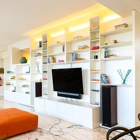 Peaceful Penthouse With Garage By Ndp Rent Apartman Róma