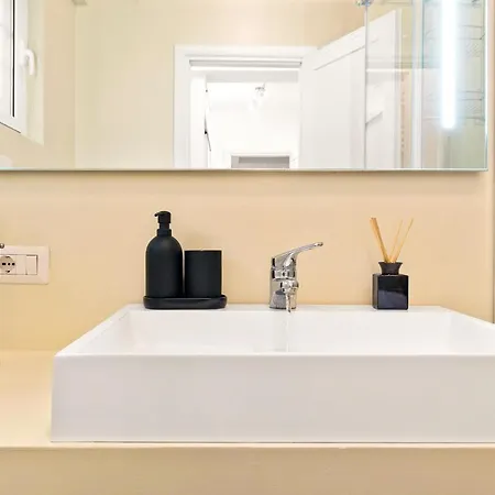 Peaceful Penthouse With Garage By Ndp Rent *