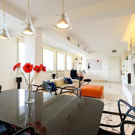 Peaceful Penthouse With Garage By Ndp Rent Apartamento Roma